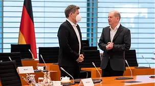 Federal Chancellor Olaf Scholz talking to Robert Habeck, Federal Minister for Economic Affairs and Climate Protection, before the start of the Security Cabinet meeting.