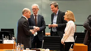 Federal Chancellor Olaf Scholz with heads of executive boards of DAX companies.
