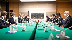 Le chancelier fédéral Olaf Scholz s’entretient avec le premier ministre japonais Fumio Kishida