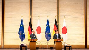 Le chancelier fédéral Olaf Scholz et le premier ministre japonais Fumio Kishida lors de la conférence de presse conjointe 