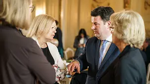 Bundesminister im Gespräch.