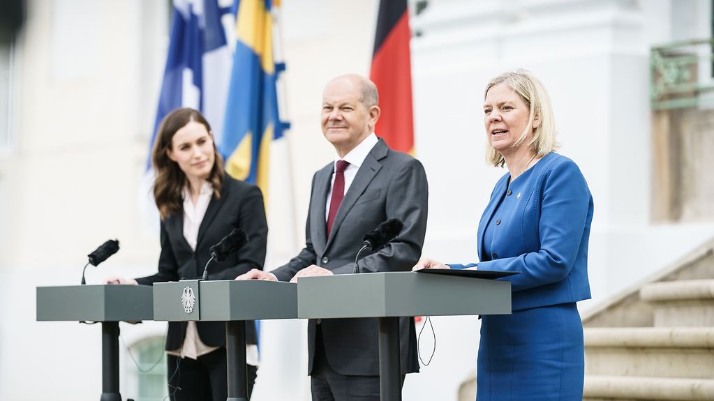 Kanzler Scholz, die finnische Ministerpräsidentin Marin und die schwedische Ministerpräsidentin Andersson.
