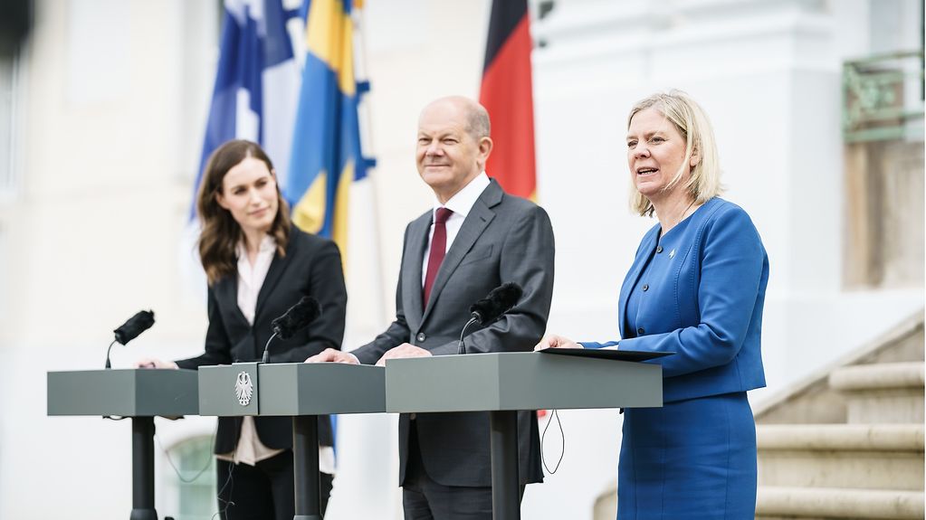 Le chancelier fédéral Olaf Scholz, la première ministre finlandaise Sanna Marin et la première ministre suédoise Magdalena Andersson