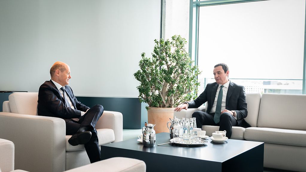 Federal Chancellor Scholz talks to Prime Minister Kurti in the Chancellery.