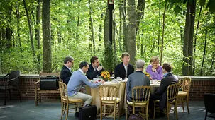 Angela Merkel and Dmitry Medvedev with their delegations at the negotiating table