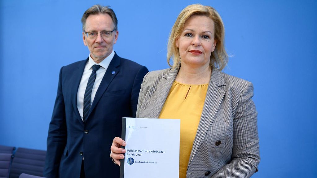 Bundesministerin Nancy Faeser und Holger Münch, Präsident des Bundeskriminalamts (BKA).