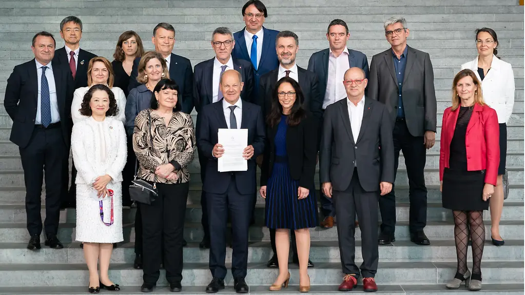 Bundeskanzler Scholz mit den Vertreterinnen und Vertretern der Labour7 im Kanzleramt.