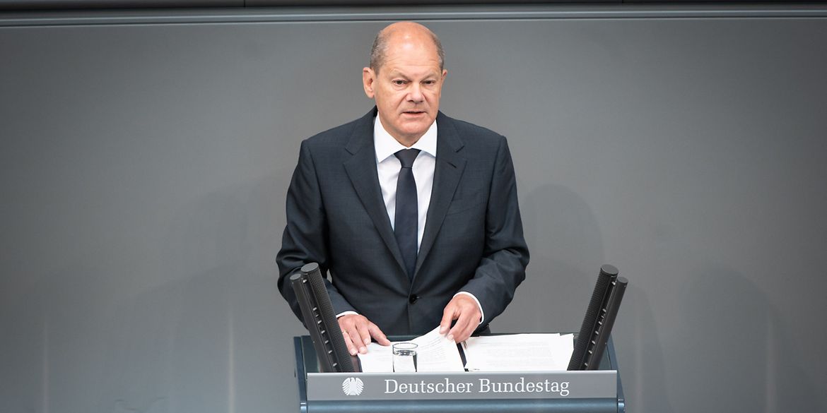 Federal Chancellor Olaf Scholz speaking in the Bundestag.