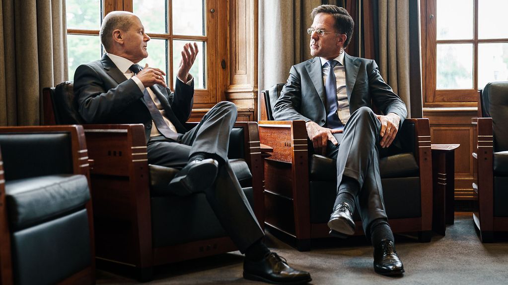 Le chancelier fédéral Olaf Scholz en compagnie du premier ministre néerlandais Mark Rutte