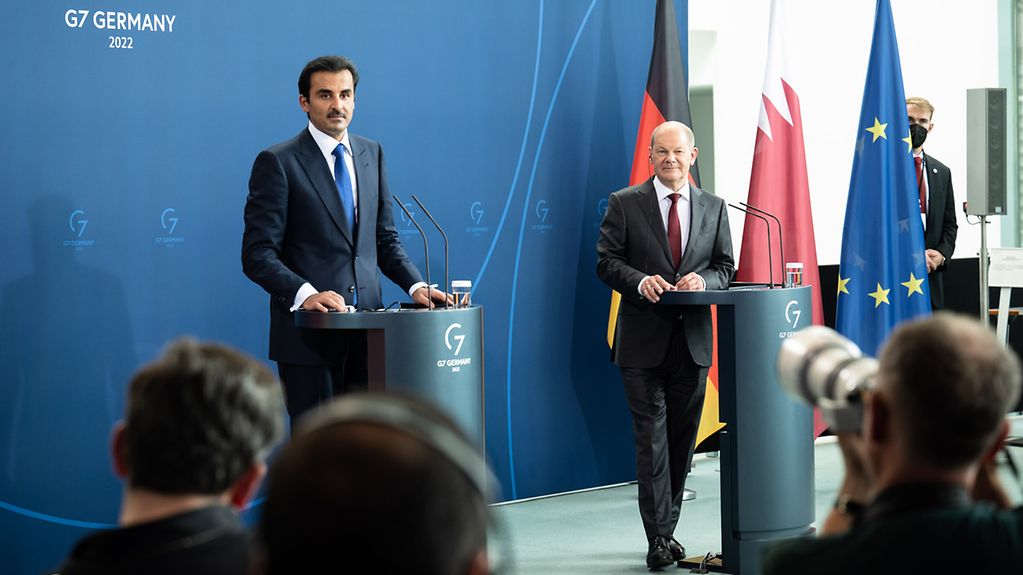 Bundeskanzler Olaf Scholz empfing am Freitag den Emir von Katar, Tamim bin Hamad al Thani.