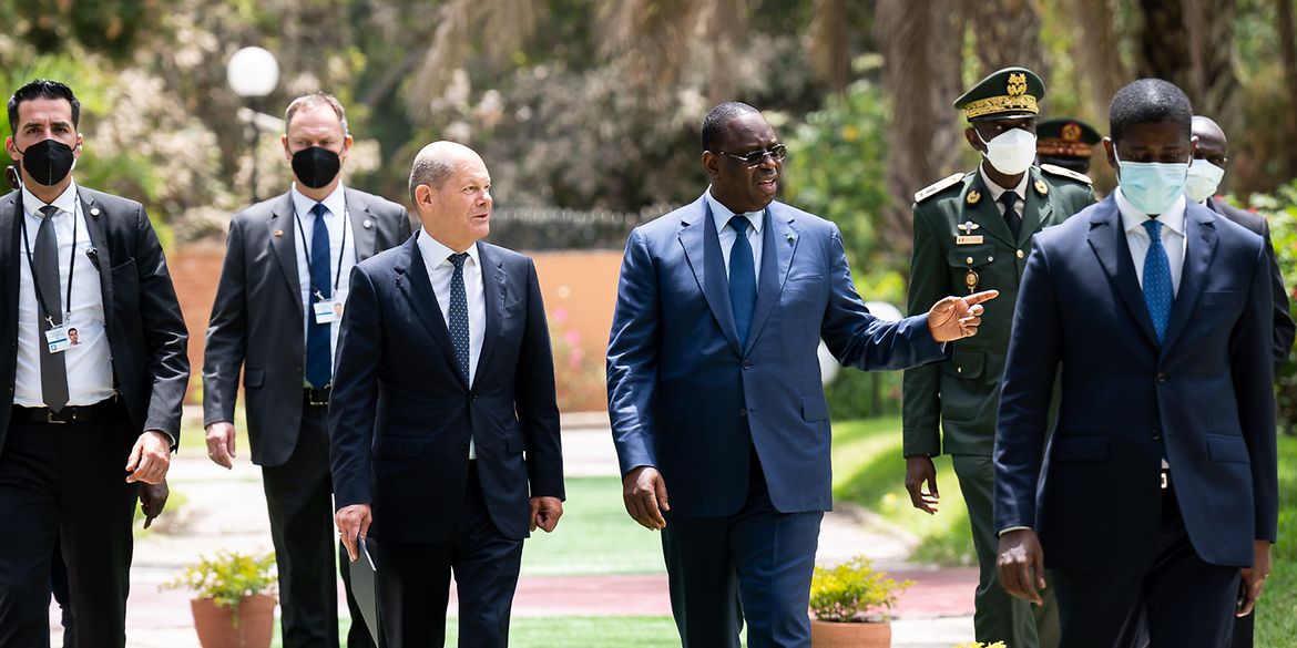 Am Sonntag wurde Olaf Scholz in Dakar vom Präsidenten der Republik Senegal, Macky Sall, empfangen.