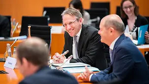 Federal Chancellor Olaf Scholz and Jörg Kukies, Head of the Department for Financial and Economic Policy at the Chancellery, at the G7 sherpa meeting.
