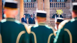 Bundeskanzler Olaf Scholz mit Cyril Ramaphosa, Südafrikas Präsident.