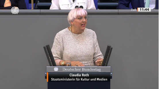 Kulturstaatsministerin Roth bei ihrer Rede im Bundestag am 1. Juni 2022.