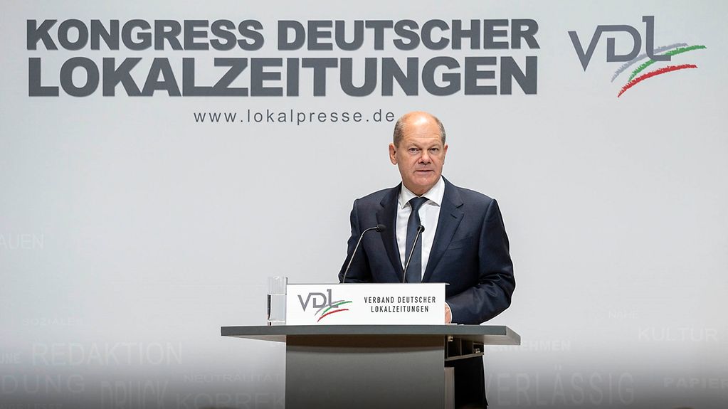 Bundeskanzler Scholz bei seiner Rede auf dem Kongress Deutscher Lokalzeitungen