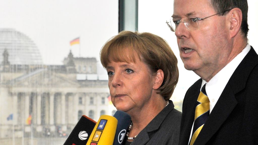 Bundeskanzlerin Merkel mit Bundesfinanzminister Steinbrück im interview