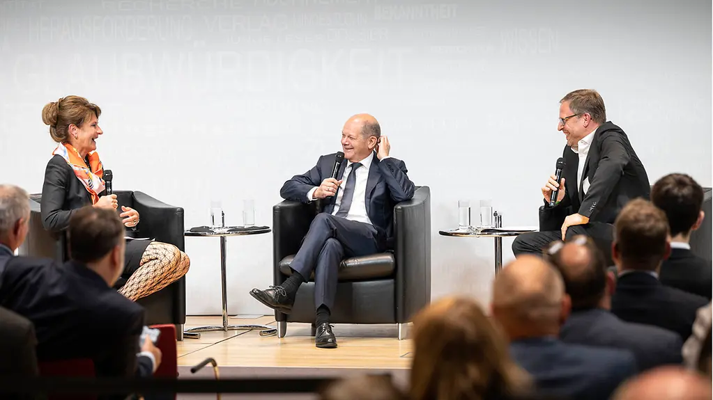 Bundeskanzler Olaf Scholz bei einem Kongress des Verbandes Deutscher Lokalzeitungen.