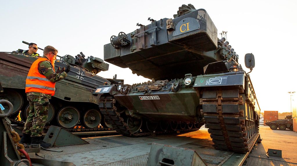 Photo shows a tank of the Federal Armed Forces