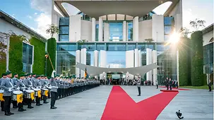 Bundeskanzler Olaf Scholz mit Eduard Heger, slowakischer Ministerpräsident.