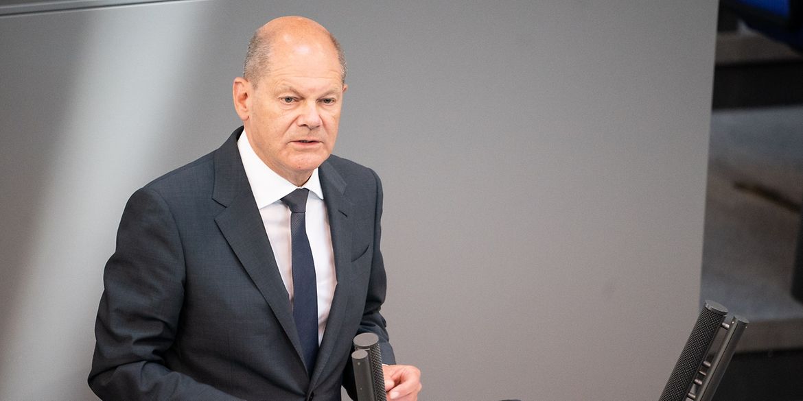 Federal Chancellor Scholz making a government statement in the Bundestag on 22 June 2022