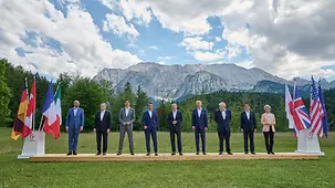 G7 family photo
