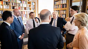 Heads of state and government in the Holding Room.