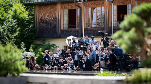 Internationale Medienvertreter/innen auf ihrer Presseposition auf Schloss Elmau.