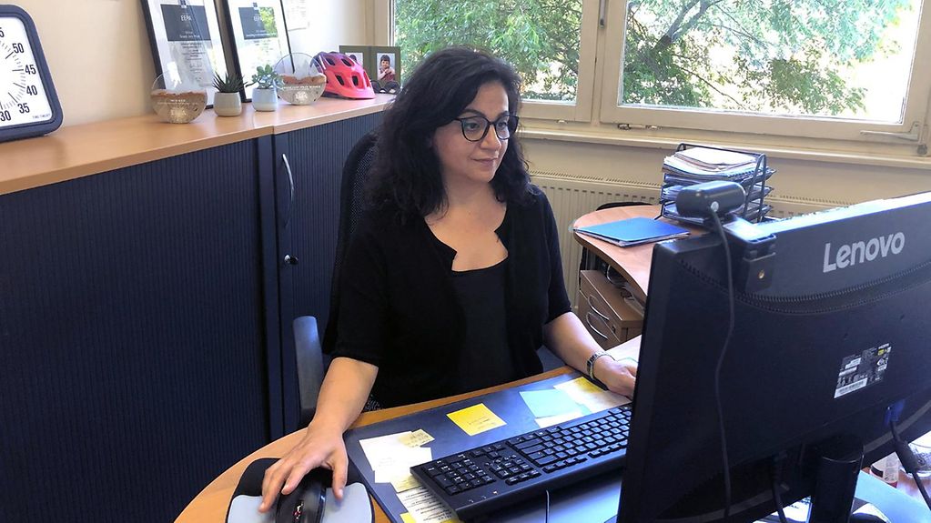 Projektleiterin Selma Yilmaz-Schwenker in ihrem Büros