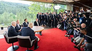 Fototermin mit Johnson, Biden, Scholz, Macron und Draghi (v.l.).