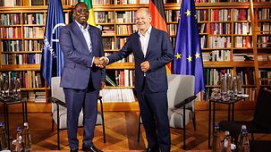 Federal Chancellor Olaf Scholz shaking hands with President Macky Sall of Senegal.