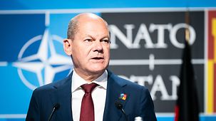 Bundeskanzler Olaf Scholz gibt eine Pressekonferenz nach dem Nato-Gipfel in Madrid.
