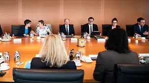 Bundeskanzler Olaf Scholz zu Beginn einer Kabinettsitzung.