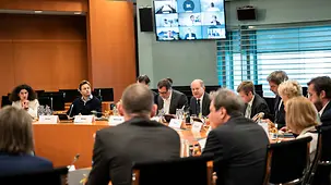 Federal Chancellor Olaf Scholz in talks with German CEOs