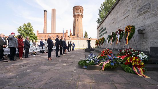 Gedenken für die Ermordeten des Widerstands gegen die nationalsozialistische Gewaltherrschaft in der Gedenkstätte Plötzensee.