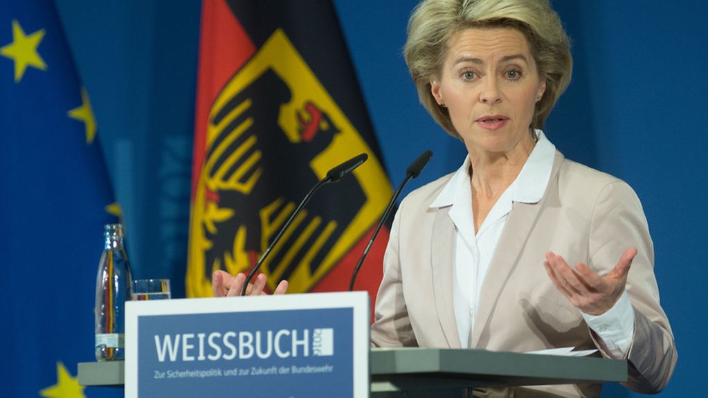 Bundesverteidigungsministerin, Ursula von der Leyen spricht bei der Auftaktveranstaltung des Verteidigungsministeriums zur Erstellung des Weißbuchs 2016 zur Sicherheitspolitik und zur Zukunft der Bundeswehr.