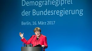 Bundeskanzlerin Angela Merkel spricht auf dem Demografiegipfel.