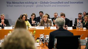 Aus der Diskussion beim 3. Internationalen Deutschlandforum werde sie Impulse auch für den G20 Gipfel 2017 in Hamburg mitnehmen, so die Bundekanzlerin.