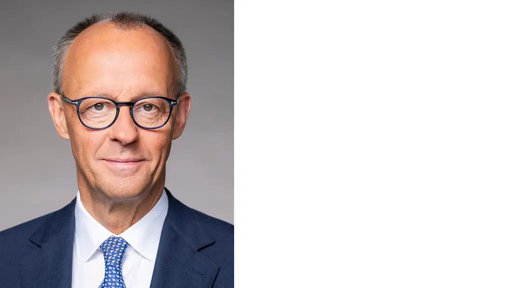 Offizielles Porträtbild von Bundeskanzler Friedrich Merz