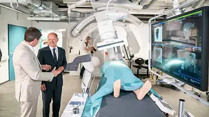 Federal Chancellor Olaf Scholz visiting the university in Magdeburg.