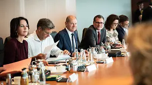 Federal Chancellor Olaf Scholz with his colleagues before the start of a cabinet meeting.
