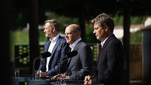 Kanzler Scholz, Wirtschaftsminister Habeck und Finanzminister Lindner bei der Abschluss-PK.
