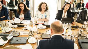 Federal Chancellor Scholz with Yasmin Fahimi (Chairwoman of the German Trade Union Confederation), Andrea Nahles (Chairwoman of the Federal Employment Agency), and Filiz Albrecht, Managing Director of Bosch.