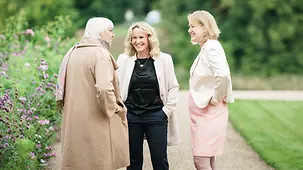 Claudia Roth, déléguée du gouvernement fédéral à la Culture, Steffi Lemke, ministre fédérale de l’Environnement, et Lisa Paus, ministre fédérale de la Famille, lors du séminaire gouvernemental au château de Meseberg