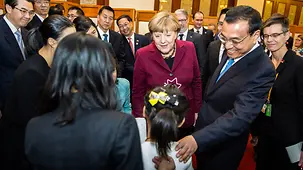 Chancellor Angela Merkel and Chinese Prime Minister Li Keqiang before the ASEM Disability Cooperation Event began