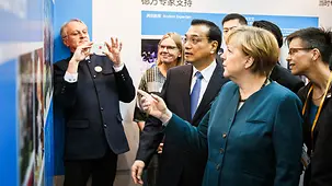Chancellor Angela Merkel and China's Prime Minister Li Keqiang at the University of Hefei