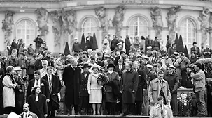 Auf dem Programm stehen 1992 ein Besuch im Potsdamer Schloss Sanssouci.