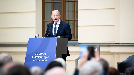 Bundeskanzler Olaf Scholz spricht bei einer Veranstaltung zu 70 Jahre Luxemburger Abkommen.