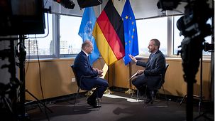 Bundeskanzler Olaf Scholz in New York bei einem Interview mit NBC.