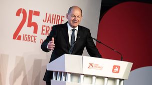 Bundeskanzler Olaf Scholz beim Festakt anlässlich des 25. Jubiläums der IGBCE.