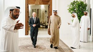 Bundeskanzler Olaf Scholz mit Mohammed bin Salman al-Saud, Kronprinzen des Königreiches Saudi-Arabien.